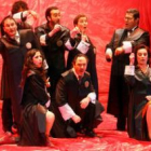 Santiago Ramos, de rodillas, encabezó el reparto de la divertida comedia 'La fiesta de los jueces'