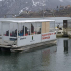 El barco, en una de sus salidas por el embalse de Riaño. CAMPOS