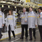 El presidente del Gobierno, Mariano Rajoy, y el presidente de la Junta, Juan Vicente Herrera, durante la visita el miércoles a Renault.