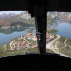 Vista de Riaño desde la cabina del piloto de un avión