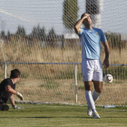 Toño materializó los dos goles del equipo leonés frente al conjunto juvenil del Sporting.