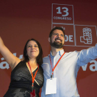 Adriana Lastra y Luis Tudanca saludan a los asistentes al congreso durante la inauguración, ayer en Zamora. MARIAM A. MONTESINOS/EFE