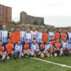 Los selecionados de uno y otro bloque posaron amigablemente antes del comienzo del encuentro