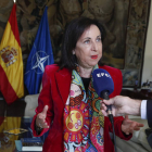 La ministra española de Defensa, Margarita Robles, en declaraciones a la Agencia EFE, aseguró este miércoles que España está dispuesta al envío de tanques Leopard a Ucrania y al adiestramiento en su uso, pero siempre en coordinación con los aliados. EDUARDO OYANA