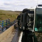 Estado en el que quedó el camión después de sufrir el accidente.