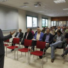 Alrededor de 40 alcaldes y concejales visitaron las instalaciones de Reciclalia en La Bañeza.