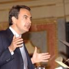 El secretario general del PSOE, José Luis Rodríguez Zapatero, durante su intervención en el debate