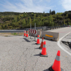 El viaducto afectado por el golpe de un camión está cortado. ANA F. BARREDO