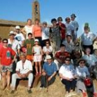 Los componentes del hogar, ante la ermita de la Virgen del Puente