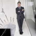 Manuel Escalante posa en su despacho del edificio que alberga el Inteco minutos antes de comenzar la entrevista.