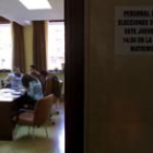 La foto muestra un momento de la votación de los funcionarios del Palacio de Justicia de Ponferrada