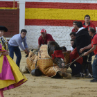 El animal permaneció en el ruedo herido durante la corrida. ACACIO
