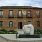 Fachada del Ayuntamiento de Gordoncillo.