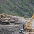 Las máquinas de Tragsa llevan a cabo el movimiento de tierras en El Feixolín.