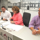 Firma del convenio entre Ayuntamiento y Autismo León. DL