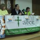 Varios de los miembros de la junta local de la asociación en La Bañeza