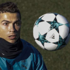Cristiano Ronaldo durante el entrenamiento en Valdebebas de cara al partido ante el Dortmund. NARANJO