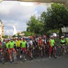 Los participantes, momentos antes de iniciarse la marcha cicloturista