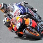 Pedrosa y Lorenzo en plena pugna en el GP de Alemania.
