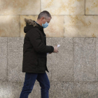 El exalcalde socialista Jorge Pérez, a su salida ayer de los juzgados. MARCIANO PÉREZ