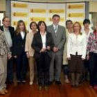 El delegado del Gobierno, Miguel Alejo, posó con las diez responsables de las nuevas oficinas