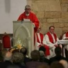 El párroco de San Martín, Argimiro Alonso, celebró ayer sus 50 años como sacerdote