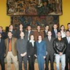 Los alumnos del MBA posan con algunos de sus profesores
