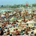 Aspecto que presentaba la playa de Levante de Salou en agosto del año 2000