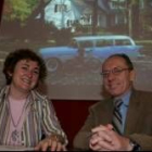 Paul Julian Smith, profesor de español en Cambridge, con la directora del curso, Marta Sofía López