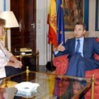 Zapatero recibió ayer en La Moncloa a la presidenta de Eusko Alkartasuna, Begoña Errazti