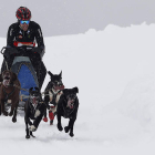La primera edición del  campeonato de mushing de la Comunidad se celebró la semana pasada en el puerto de Vegarada y a ella acudió una marea de gente.