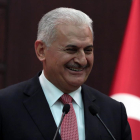 El primer ministro turco, Binali Yildirim, comparece para explicar el acuerdo de normalización de relaciones con Israel.