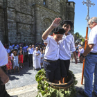 El acto de pisada de las uvas se realizó en el exterior del monasterio de Carracedo