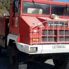 El camión de bomberos de Toral que lleva agua a los pueblos. DL