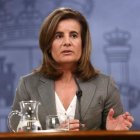 La ministra de Trabajo. Fátima Báñez, tras el Consejo de Ministros celebrado ayer.