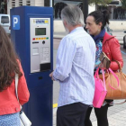 Los nuevos parquímetros exigen introducir la matrícula del vehículo para sacar el tique.