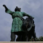 Escultura dedicada al rey leonés Alfonso IX en la ciudad gallega de Bayona.