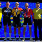 Javier Martínez en el centro con una de sus medallas de oro. DL