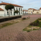 La plaza Mayor de Jiménez de Jamuz donde se han talado algunos árboles.