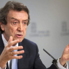 El consejero Portavoz, José Antonio de Santiago-Juárez, durante la rueda de prensa de ayer.