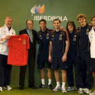 Ignacio Galán, segundo por la izquierda, junto a Del Bosque, Ramos, Casillas, Puyol, Llorente y Xabi