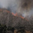 Las labores de extinción del incendio contaron con tres helicópteros de Medio Ambiente de la Junta