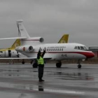 El aeropuerto de León está abierto por ahora hasta las 23.30 horas