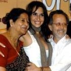 El cineasta (segundo dcha), junto a Javier Cifrián, Nur Al Levi (segunda izda) y Lalita Ahmed