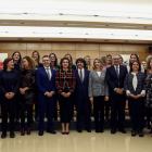 La ministra de Sanidad y Servicios Sociales, y a la derecha la consejera de Castilla y León. BALLESTEROS