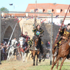 Un combate disputado a caballo recrea la batalla ocurrida en el año 1434 en la que don Suero de Quiñones se alzó como ganador de una durísima contienda.