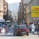 Estado actual que presenta la calle Gómez Núñez, con tráfico en doble sentido