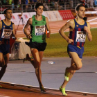 El atleta leonés Roberto Aláiz, segundo en la imagen, tiene prioridad tras el éxito de ayer por el 3.000 obstáculos.