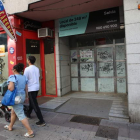 Uno de los locales cerrados en la Avenida de España esta misma semana, lo que no ofrece la mejor imagen de la calle comercial por excelencia de Ponferrada. DE LA MATA