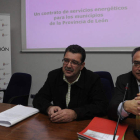 El diputado Francisco García —a la izquierda—, durante la presentación.